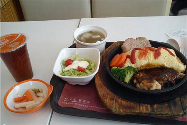  餐饮 快餐 > 筷客快餐筷客快餐结合中西快餐的特点,提出了现代